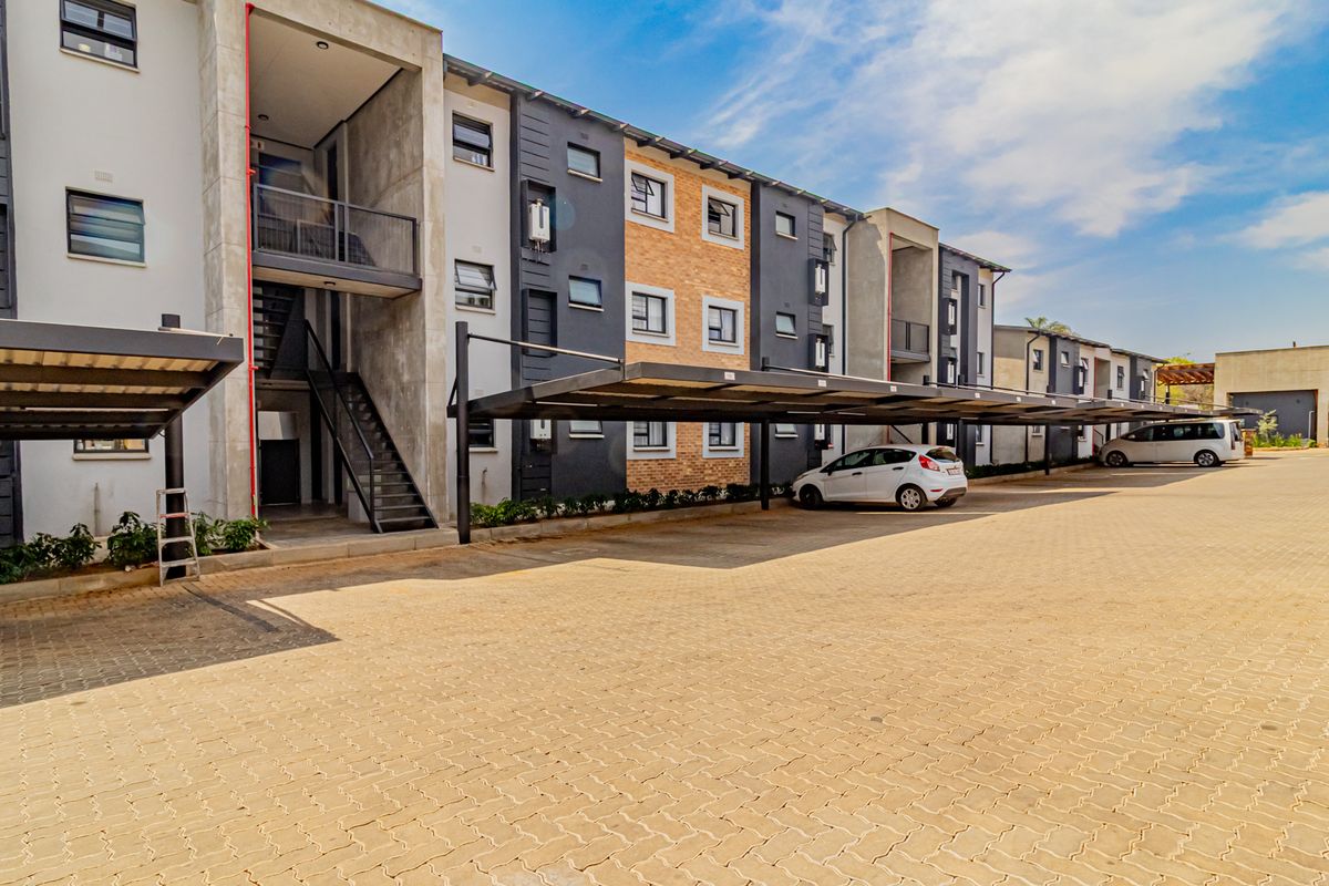 Clean, shining and bright and brand new!!! - Photo 3