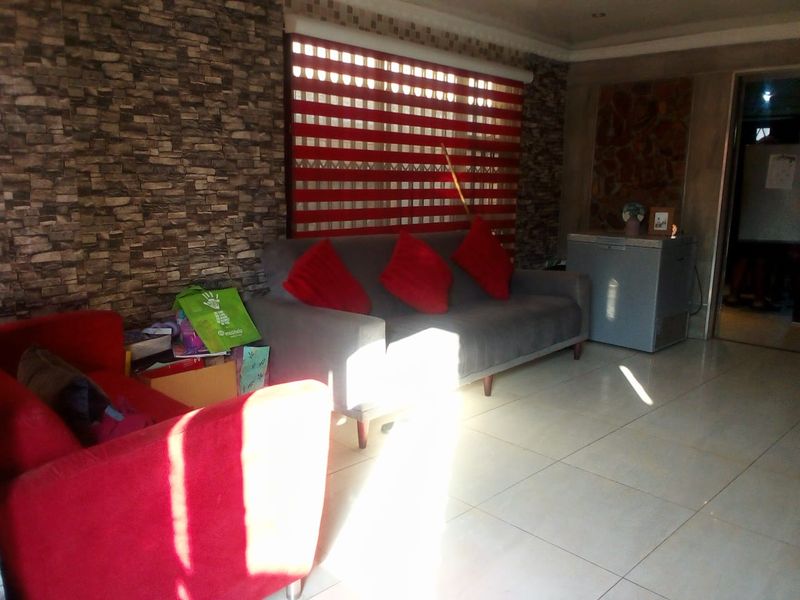 Spacious 2 bedroom house for sale in Tokoza - Photo 6