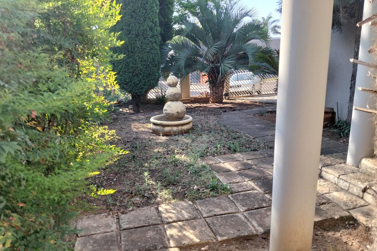 Spacious 3 bedroom freestanding duet. - Photo 2