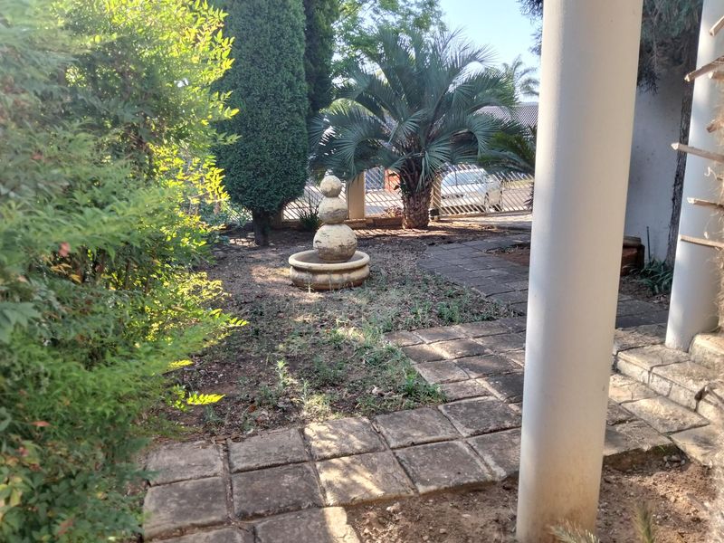 Spacious 3 bedroom freestanding duet. - Photo 2