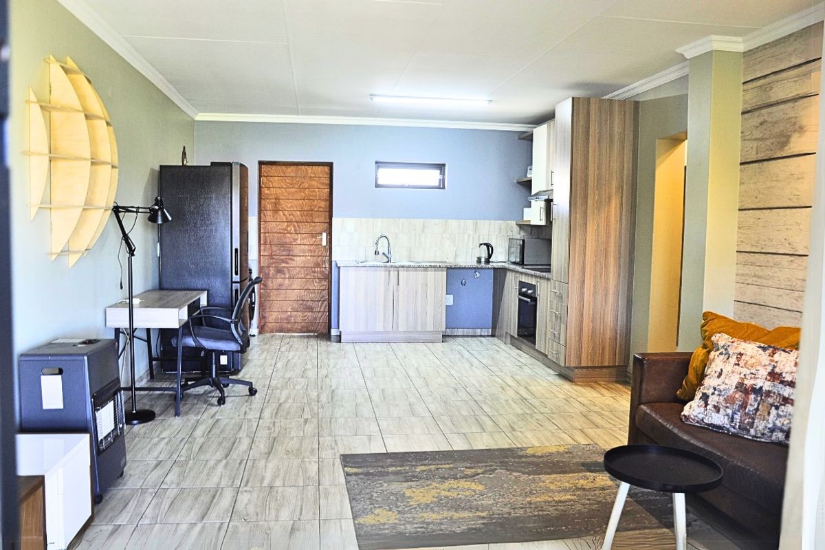 Luxury Living Meets Smart Investment – Elegant 2-Bed Apartment in Franklin on 8th - Photo 4