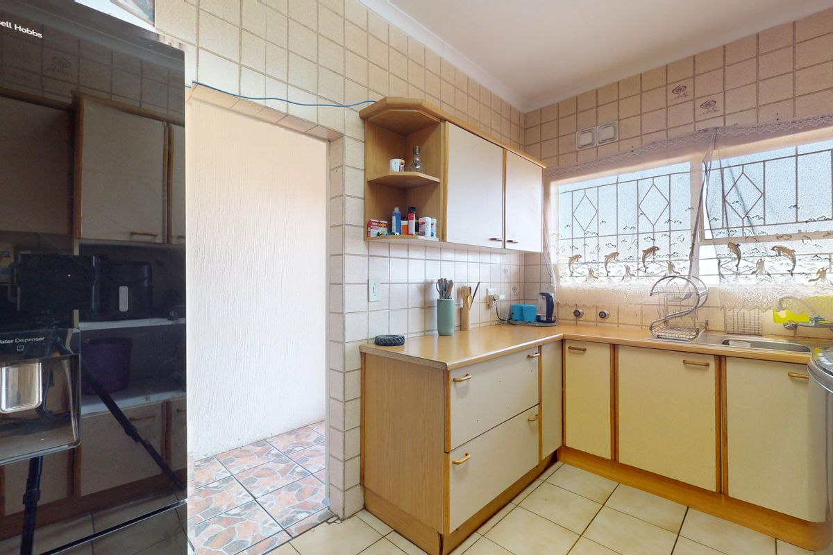 3 bedroom, 2 bathroom, 2 garages in secure  compl - Albemarle - Photo 5