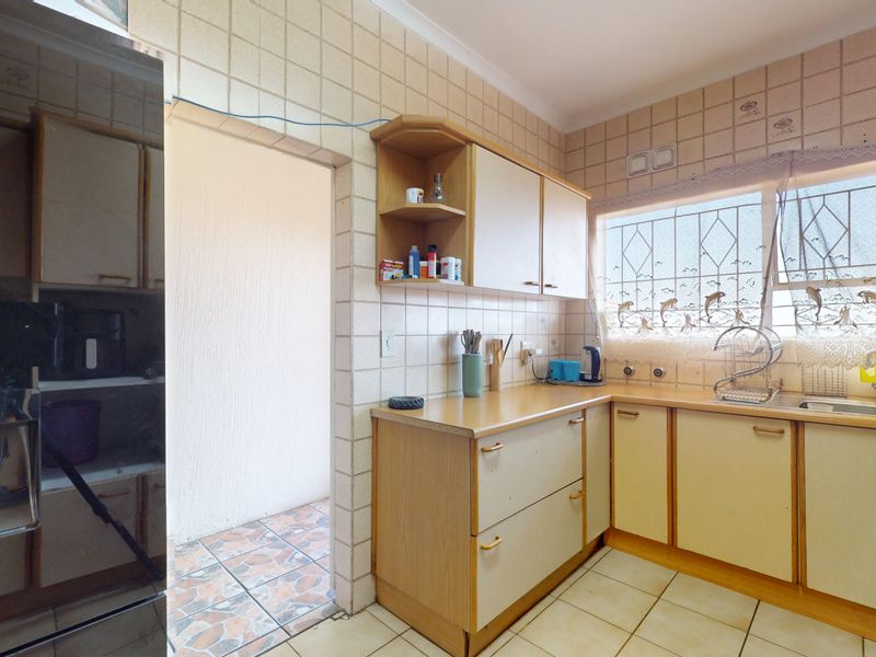 3 bedroom, 2 bathroom, 2 garages in secure  compl - Albemarle - Photo 5