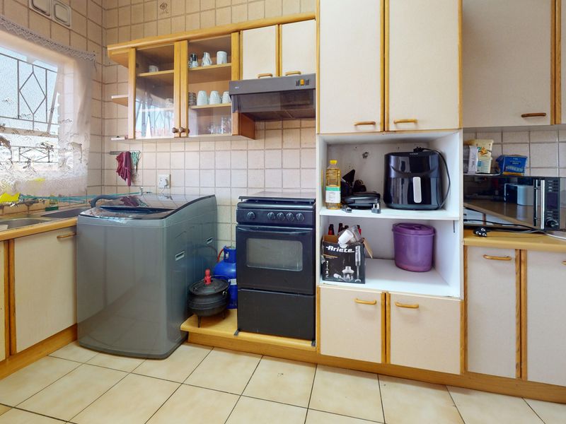 3 bedroom, 2 bathroom, 2 garages in secure  compl - Albemarle - Photo 4