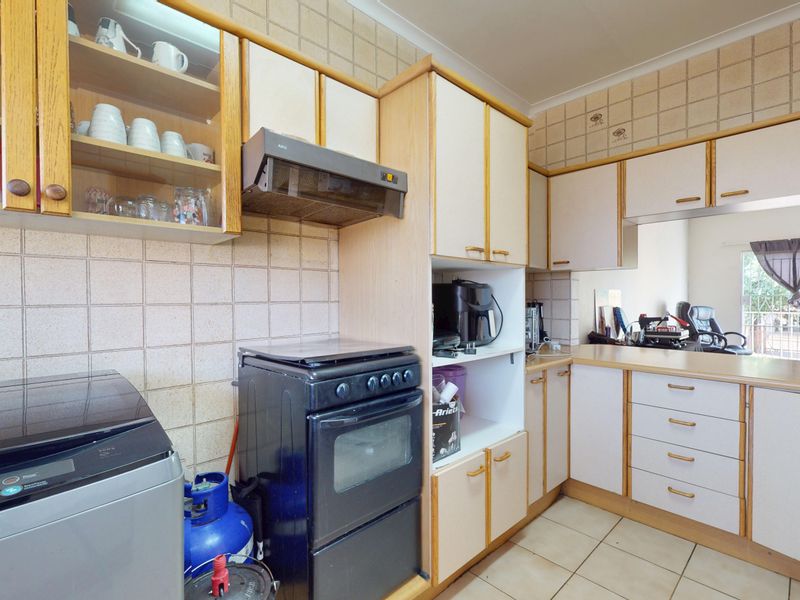 3 bedroom, 2 bathroom, 2 garages in secure  compl - Albemarle - Photo 3