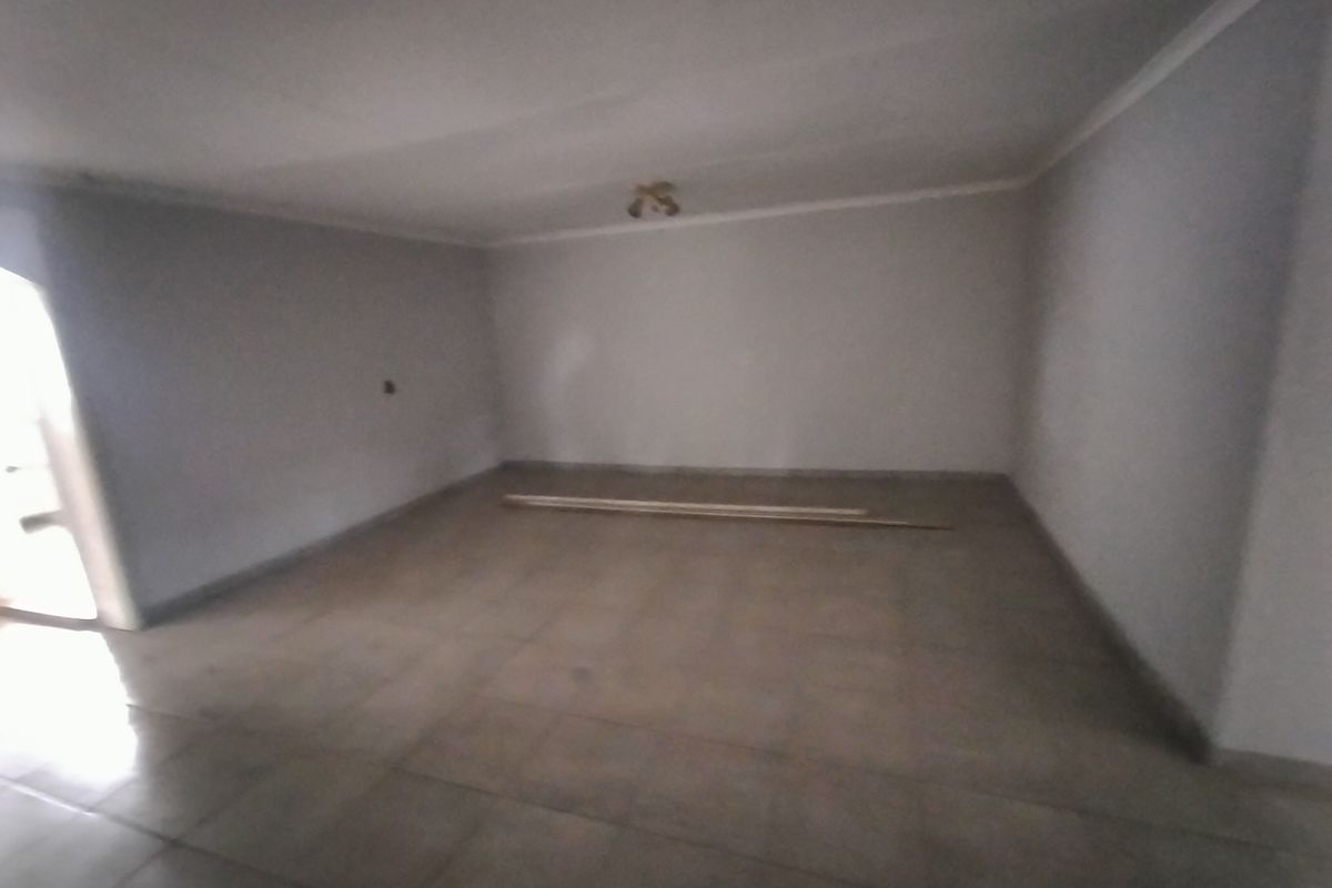 Above Rachel de Beer – Convenient Location, Endless Potential - Photo 3