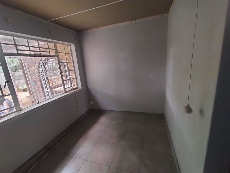 Above Rachel de Beer – Convenient Location, Endless Potential - Photo 10