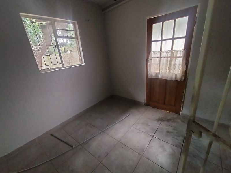 Above Rachel de Beer – Convenient Location, Endless Potential - Photo 9