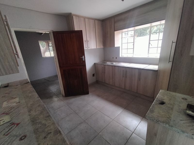 Above Rachel de Beer – Convenient Location, Endless Potential - Photo 6