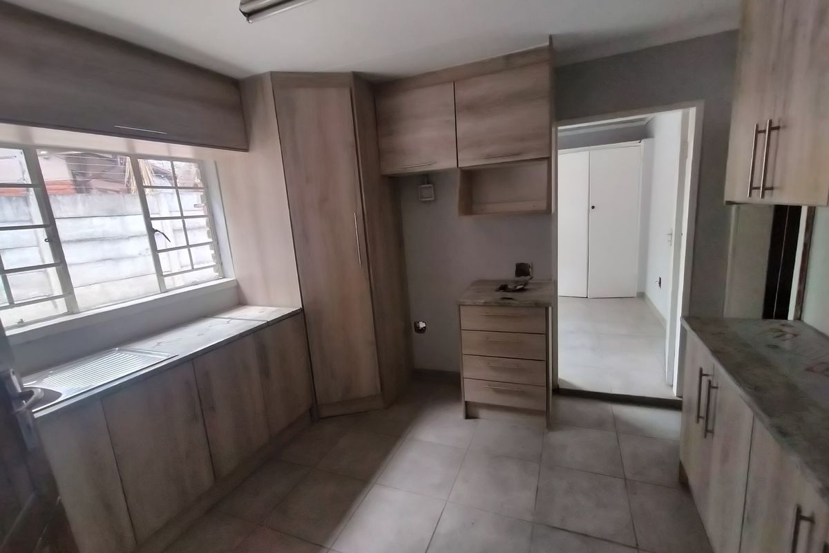 Above Rachel de Beer – Convenient Location, Endless Potential - Photo 4