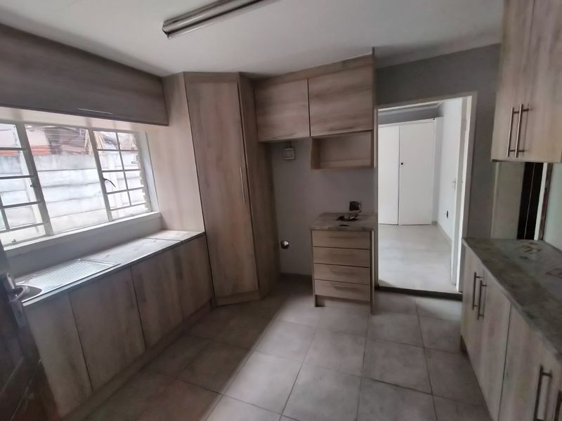 Above Rachel de Beer – Convenient Location, Endless Potential - Photo 4