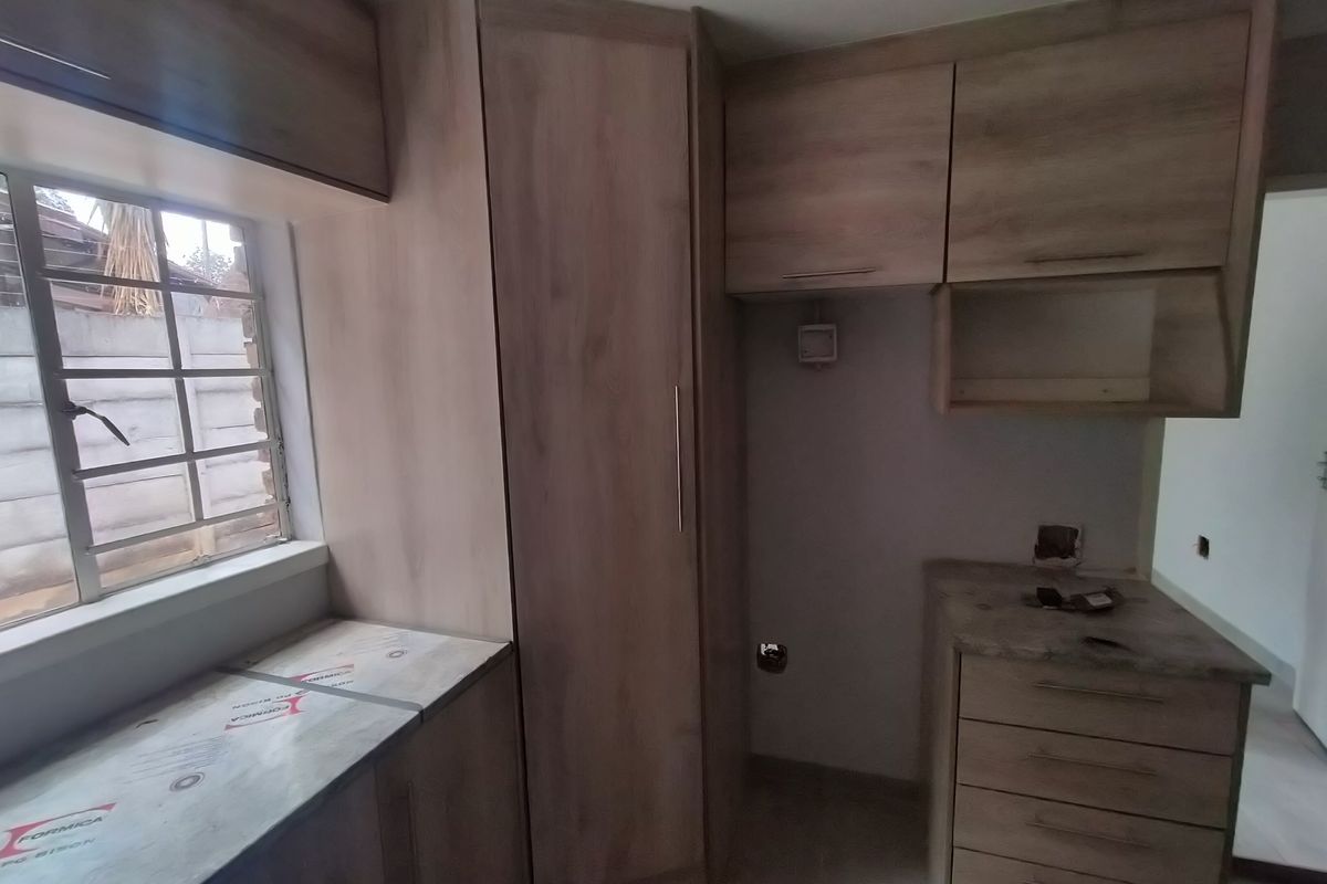 Above Rachel de Beer – Convenient Location, Endless Potential - Photo 5