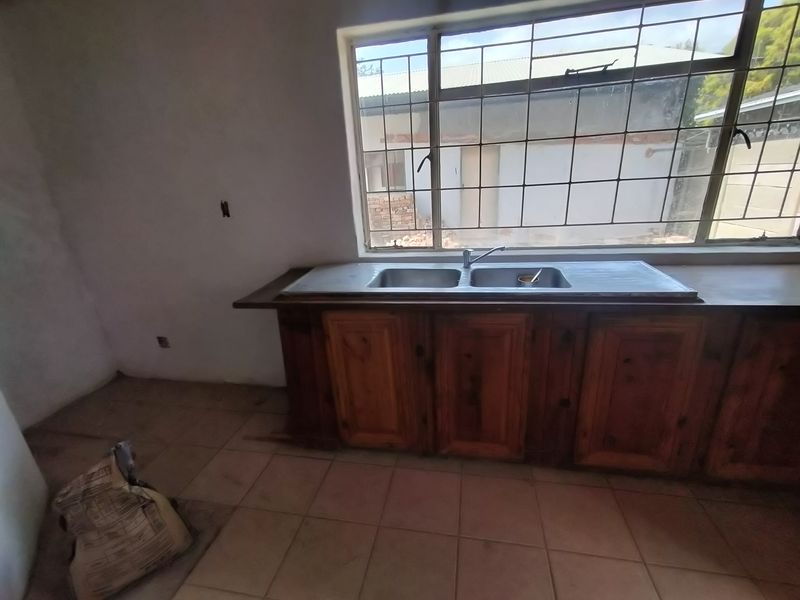 Unfinished Gem with Endless Potential in Pretoria North - Photo 4