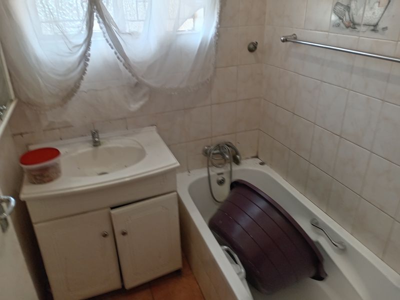 House for Sale in Evander – Excellent Renovation Opportunity - Photo 8