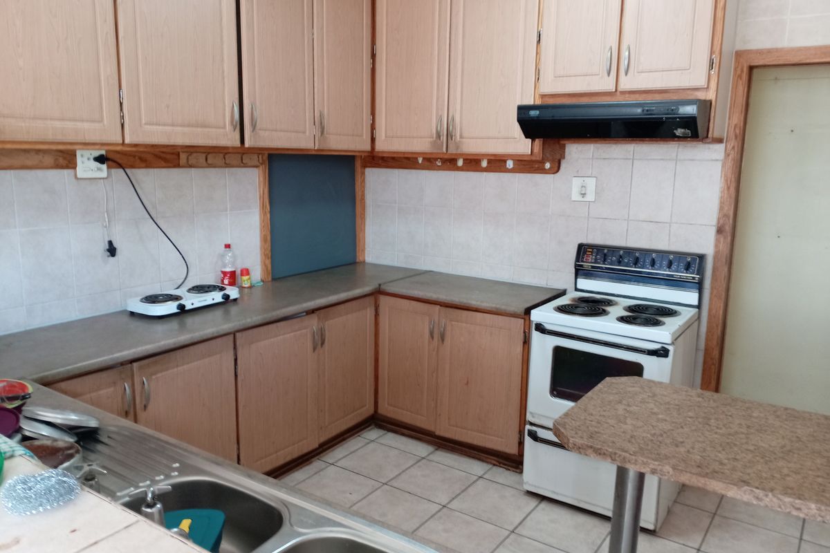 House for Sale in Evander – Excellent Renovation Opportunity - Photo 2