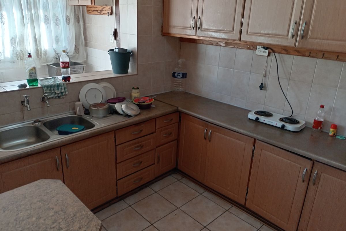 House for Sale in Evander – Excellent Renovation Opportunity - Photo 5