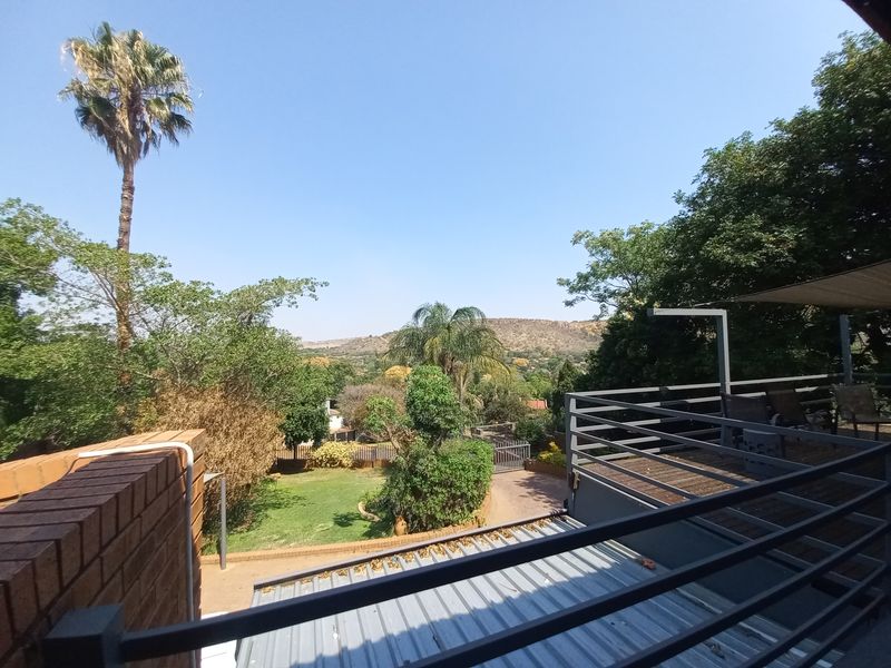 Spacious Dual-Living Family Retreat - Photo 7