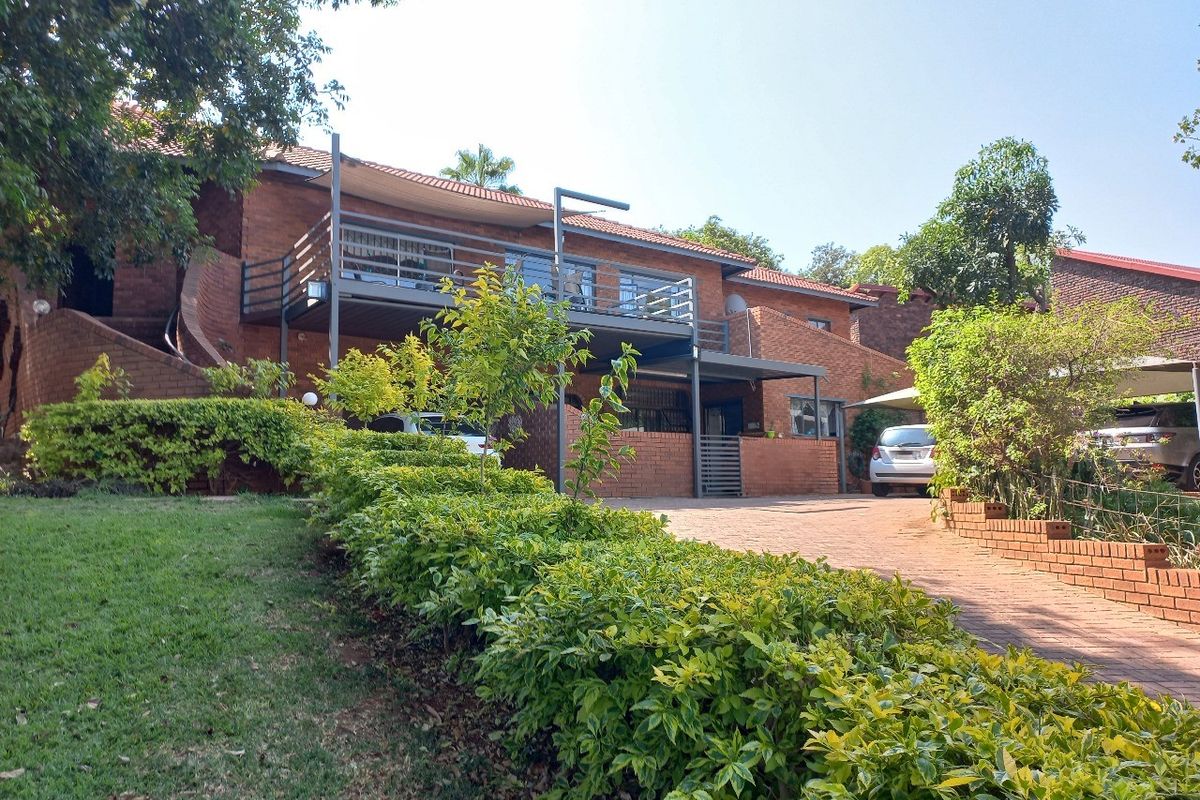 Spacious Dual-Living Family Retreat - Photo 2