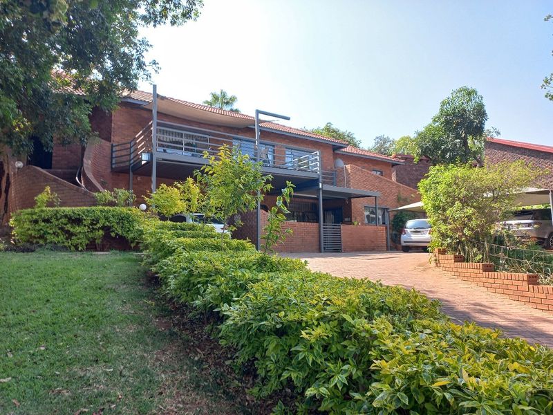 Spacious Dual-Living Family Retreat - Photo 2