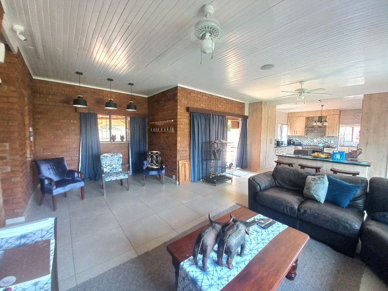 Spacious Dual-Living Family Retreat - Photo 9