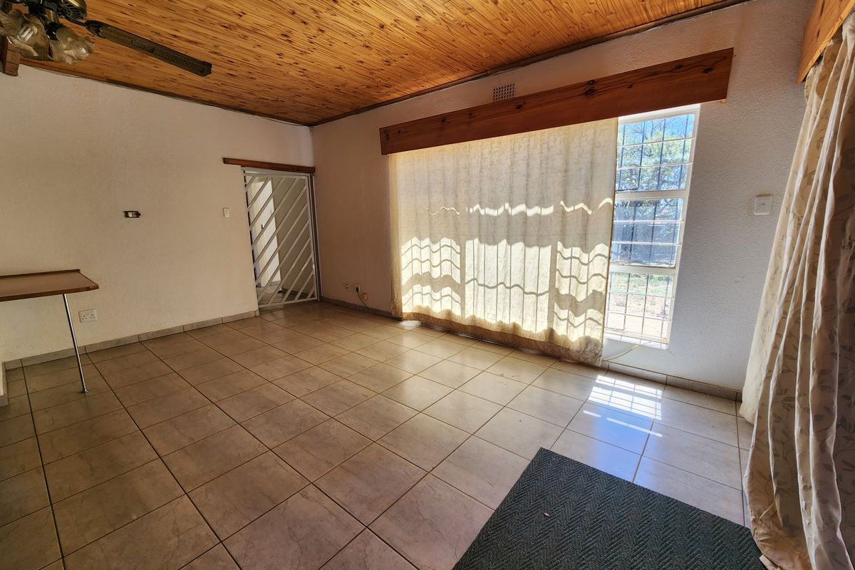 Semi face brick 4 bedroom house for sale in balfour - Photo 4