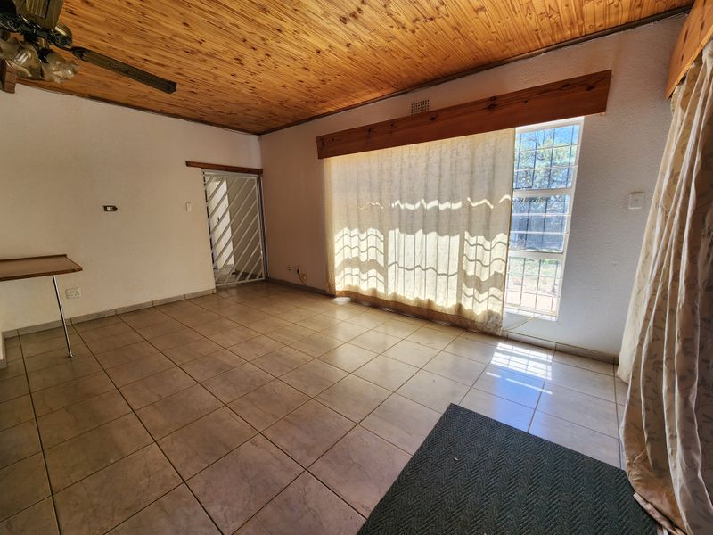 Semi face brick 4 bedroom house for sale in balfour - Photo 4