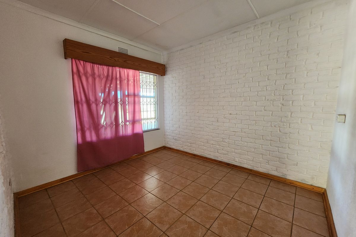 Semi face brick 4 bedroom house for sale in balfour - Photo 5