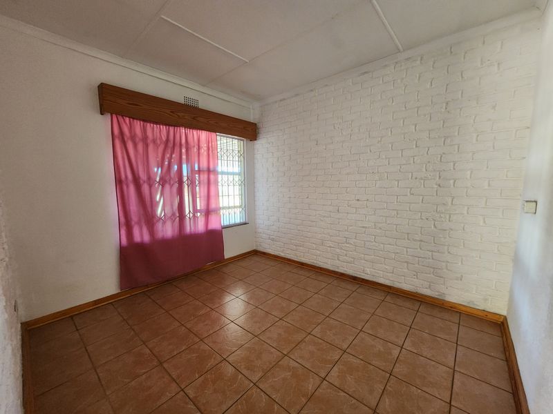 Semi face brick 4 bedroom house for sale in balfour - Photo 5