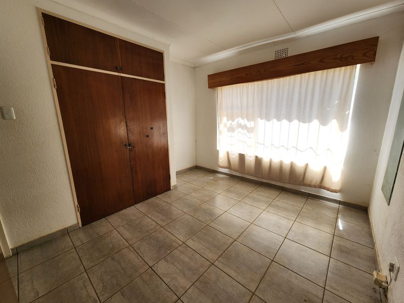 Semi face brick 4 bedroom house for sale in balfour - Photo 9