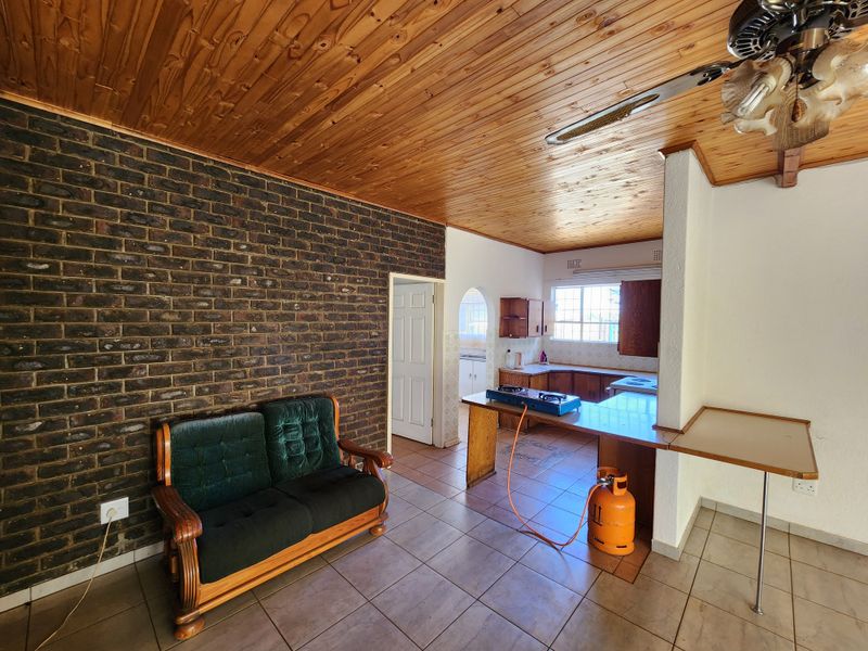 Semi face brick 4 bedroom house for sale in balfour - Photo 8