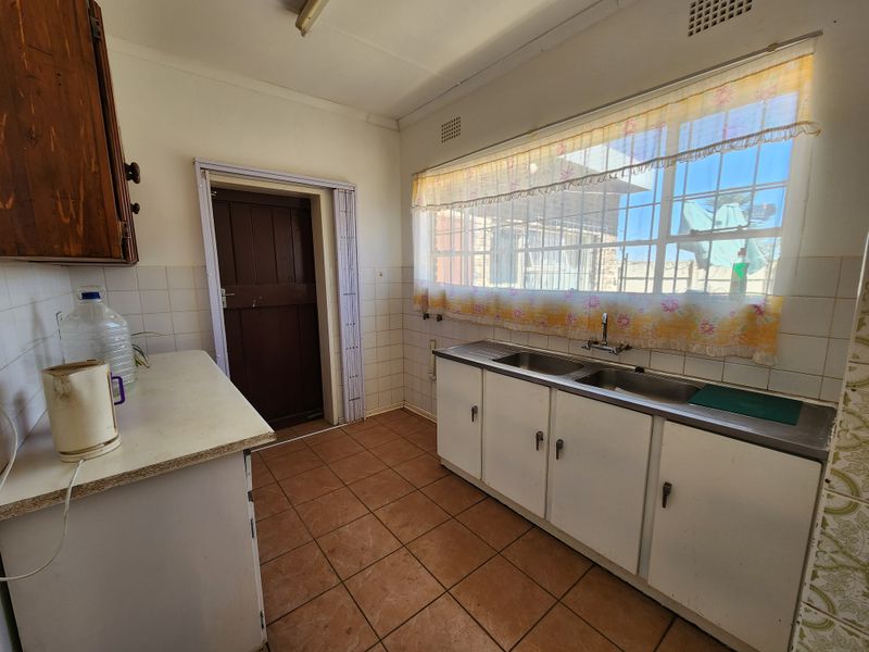 Semi face brick 4 bedroom house for sale in balfour - Photo 6