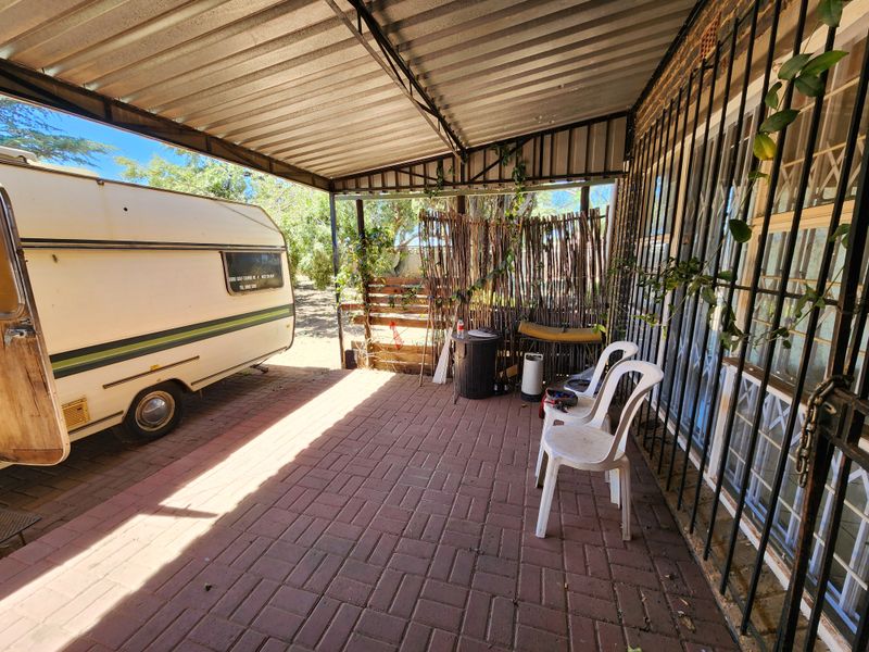 Semi face brick 4 bedroom house for sale in balfour - Photo 2