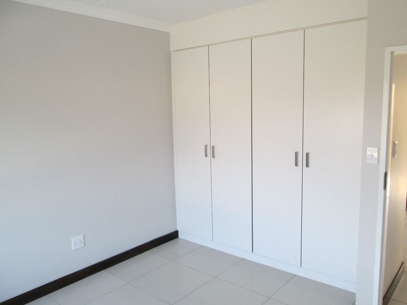 For Sale: 1 Bedroom Ground Floor Apartment – Rooihuiskraal North, Centurion - Photo 7