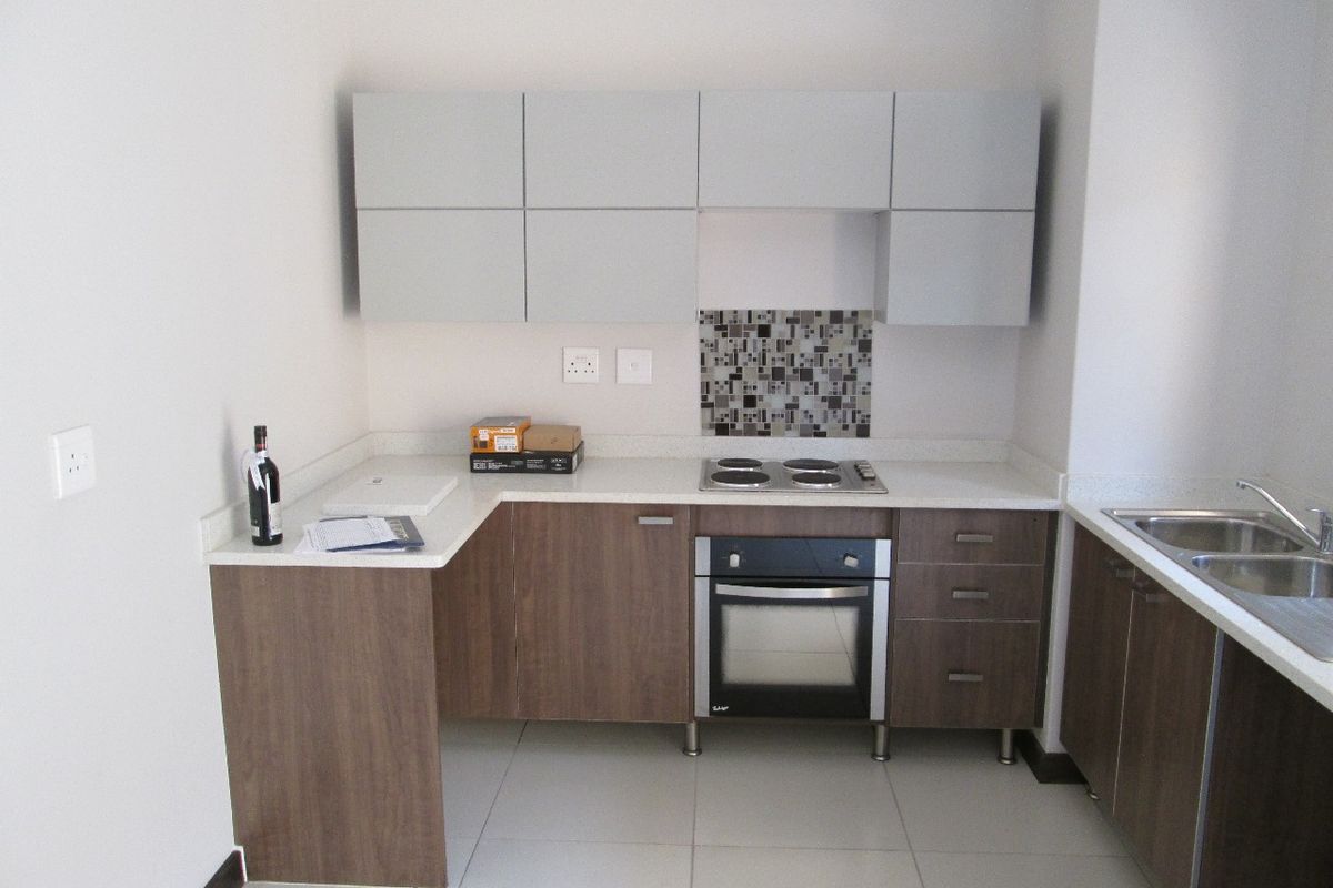 For Sale: 1 Bedroom Ground Floor Apartment – Rooihuiskraal North, Centurion - Photo 3