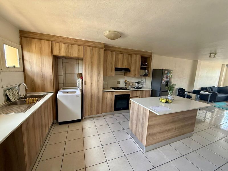 Charming 2-Bedroom Apartment for Sale in Pretoria North - Photo 2