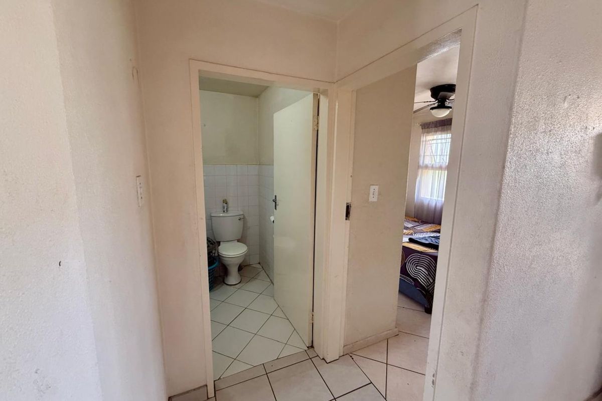 Charming 2-Bedroom Apartment for Sale in Pretoria North - Photo 5