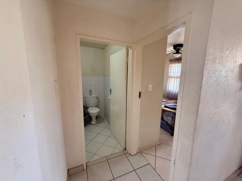 Charming 2-Bedroom Apartment for Sale in Pretoria North - Photo 5