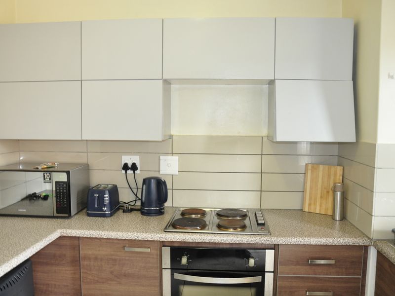 1 Bedroom, 1 Bathroom Ground Floor Apartment – Scarlet Park, Rooihuiskraal North, Centurion - Photo 3