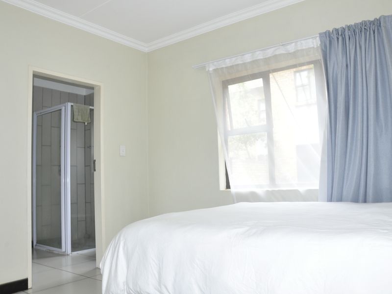 1 Bedroom, 1 Bathroom Ground Floor Apartment – Scarlet Park, Rooihuiskraal North, Centurion - Photo 8