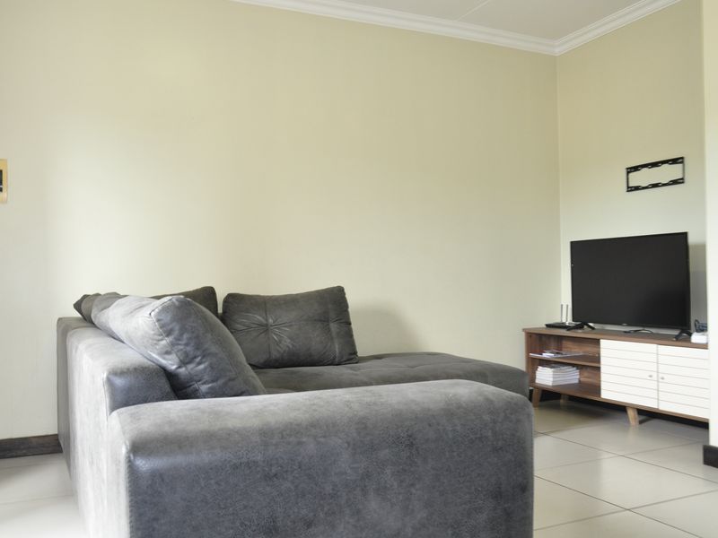 1 Bedroom, 1 Bathroom Ground Floor Apartment – Scarlet Park, Rooihuiskraal North, Centurion - Photo 4