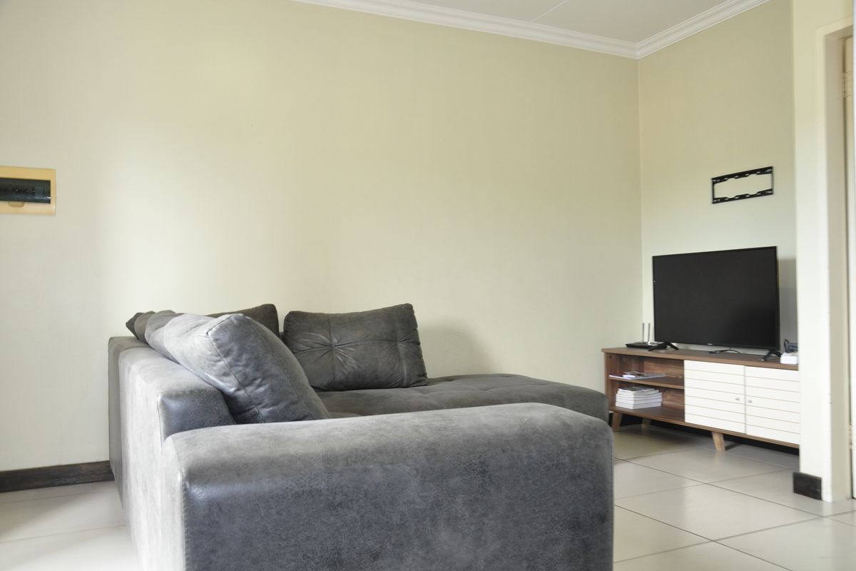 1 Bedroom, 1 Bathroom Ground Floor Apartment – Scarlet Park, Rooihuiskraal North, Centurion - Photo 4