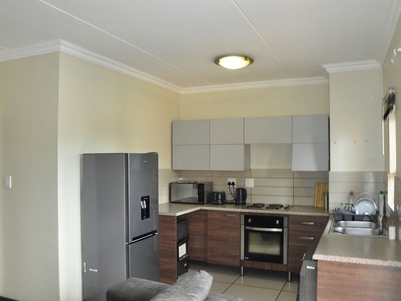 1 Bedroom, 1 Bathroom Ground Floor Apartment – Scarlet Park, Rooihuiskraal North, Centurion - Photo 1