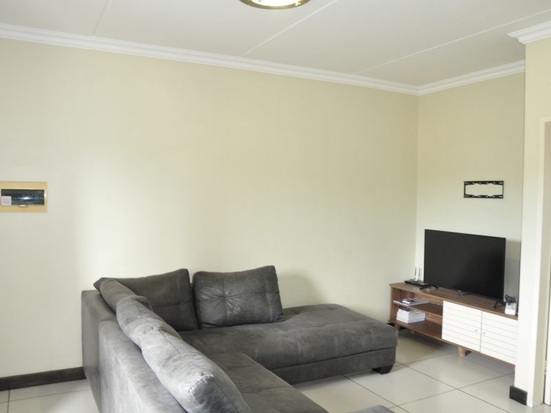 1 Bedroom, 1 Bathroom Ground Floor Apartment – Scarlet Park, Rooihuiskraal North, Centurion - Photo 5