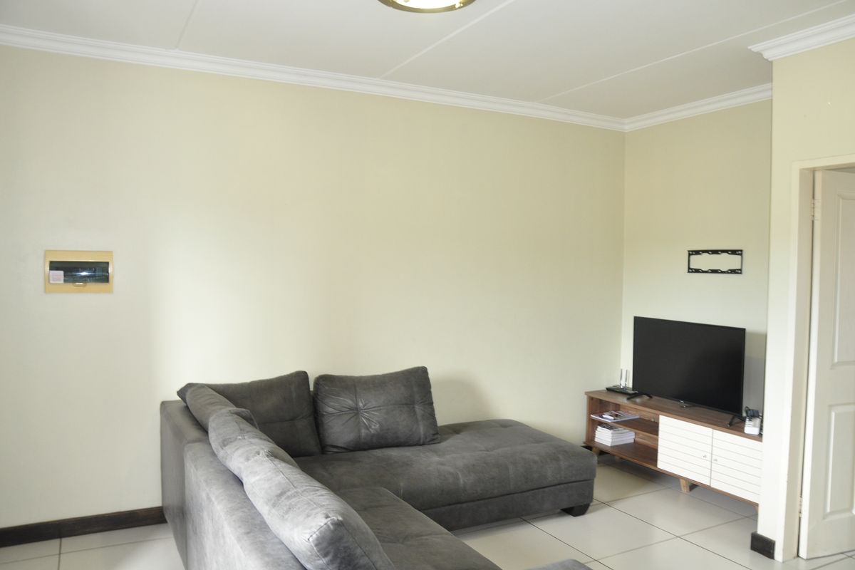 1 Bedroom, 1 Bathroom Ground Floor Apartment – Scarlet Park, Rooihuiskraal North, Centurion - Photo 5