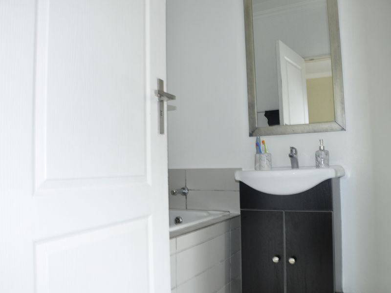 1 Bedroom, 1 Bathroom Ground Floor Apartment – Scarlet Park, Rooihuiskraal North, Centurion - Photo 10