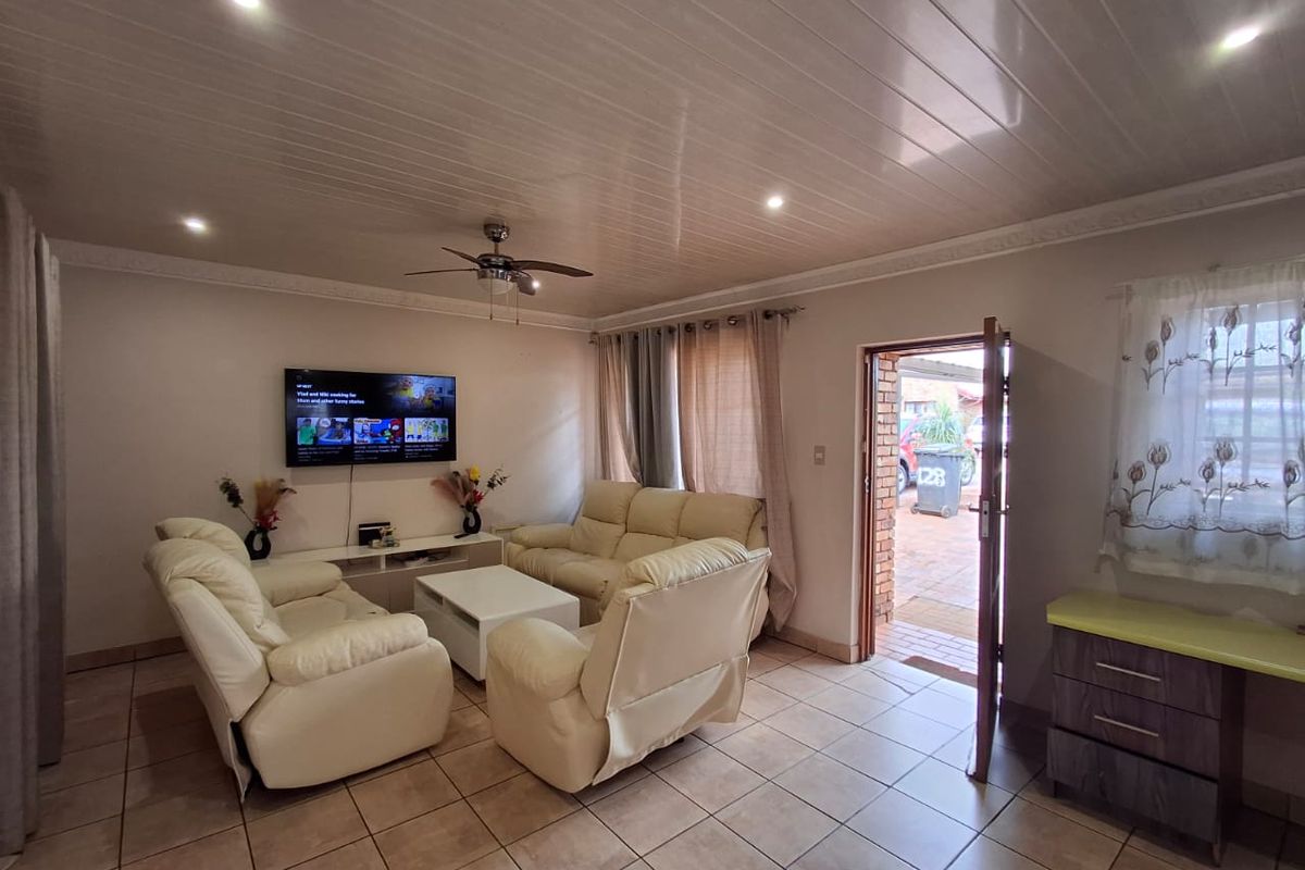 Neat 3-Bedroom Home in Secure Theresapark Estate - Photo 4