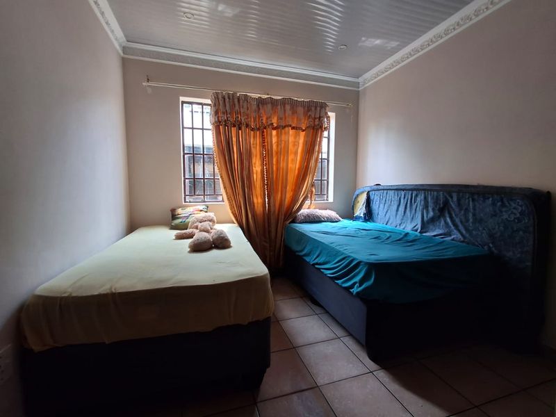 Neat 3-Bedroom Home in Secure Theresapark Estate - Photo 9