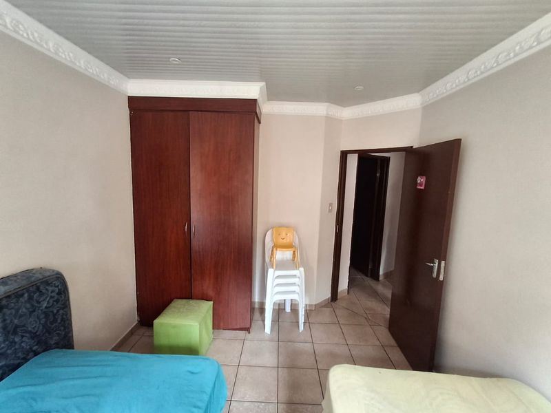 Neat 3-Bedroom Home in Secure Theresapark Estate - Photo 8