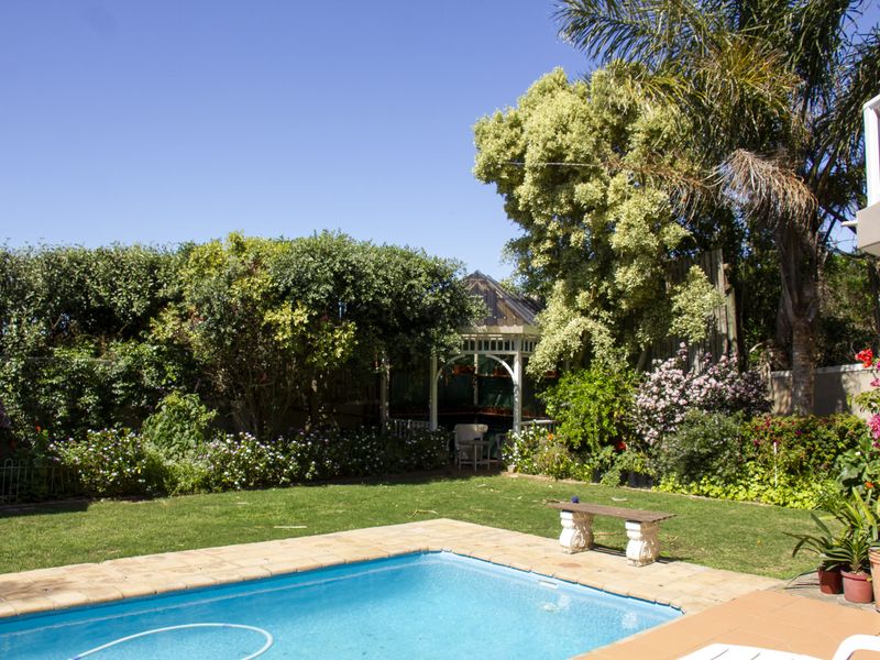 Stunning Family Home with Breathtaking River and Sea Views - Photo 8