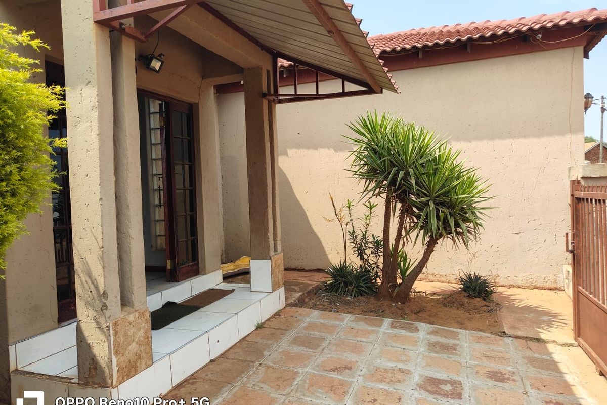 Freehold Pending Sale In Potchefstroom - Photo 2